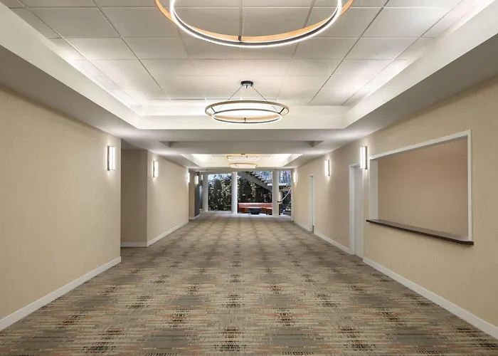 Four Points By Sheraton Edmonton South