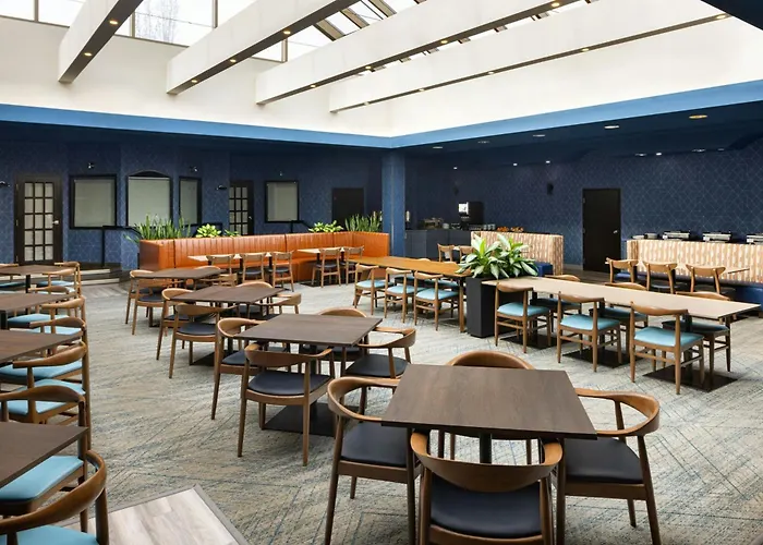 Four Points By Sheraton Edmonton South